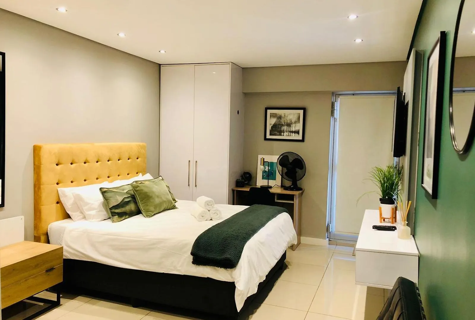 Modern Apartment In Mouille Point With Green Point Park Access Cape Town 0*,  South Africa